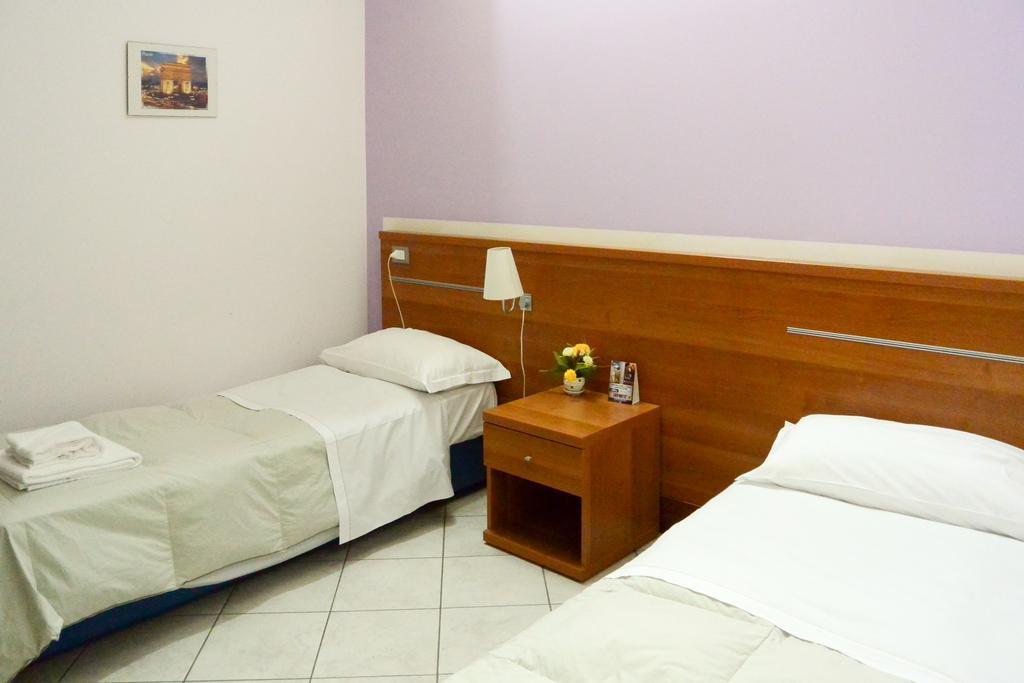 Albergo Meuble Abatjour มานโตวา ภายนอก รูปภาพ