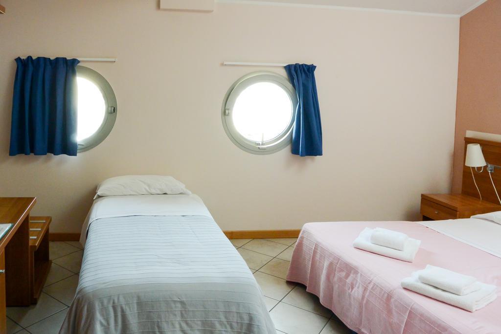 Albergo Meuble Abatjour มานโตวา ภายนอก รูปภาพ