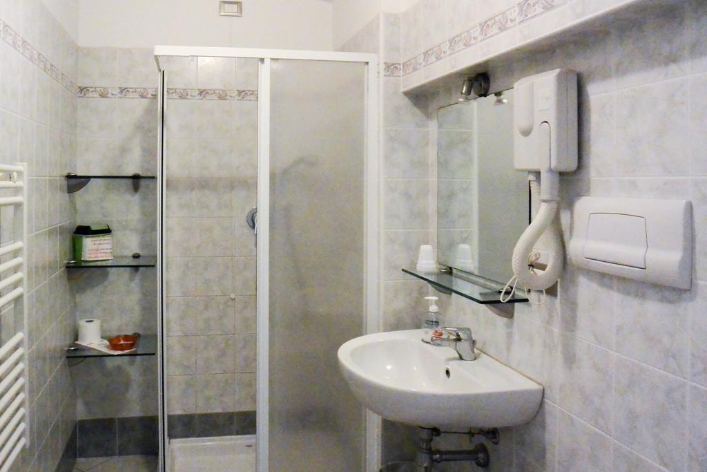 Albergo Meuble Abatjour มานโตวา ภายนอก รูปภาพ