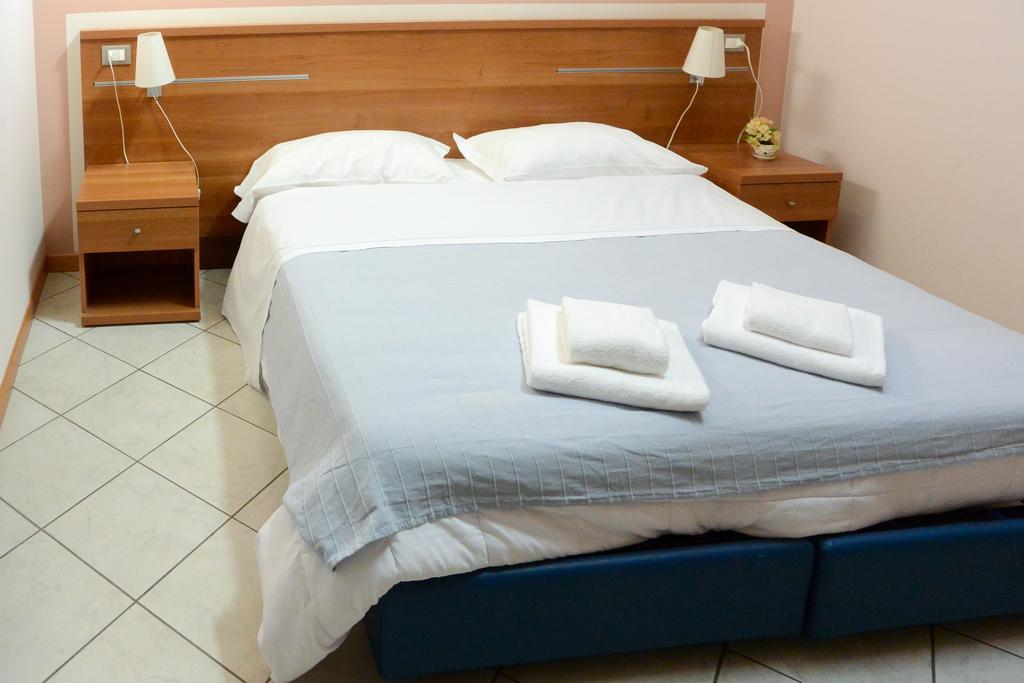 Albergo Meuble Abatjour มานโตวา ภายนอก รูปภาพ