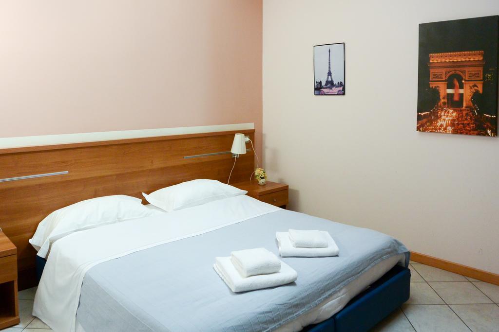 Albergo Meuble Abatjour มานโตวา ภายนอก รูปภาพ