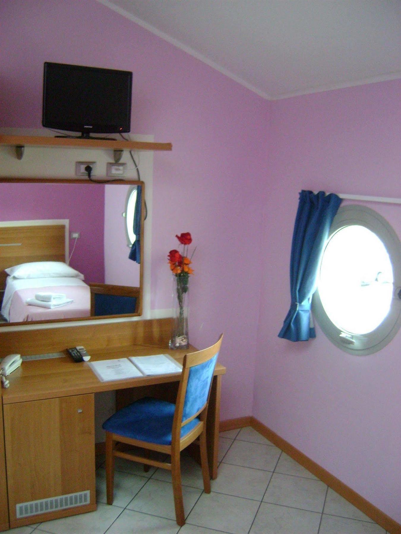 Albergo Meuble Abatjour มานโตวา ภายนอก รูปภาพ