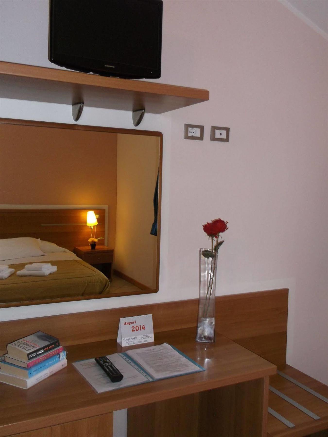 Albergo Meuble Abatjour มานโตวา ภายนอก รูปภาพ